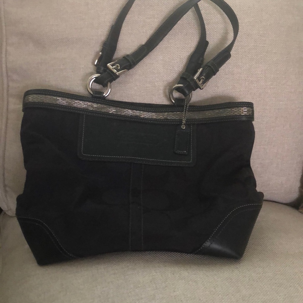 Coach Black Leather Shoulder Bag with Structured Design